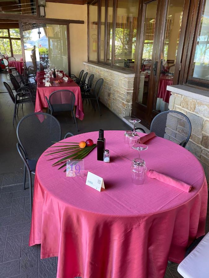 Hotel Tetto Delle Marche - Ristorante Dei Conti Cingoli Bagian luar foto