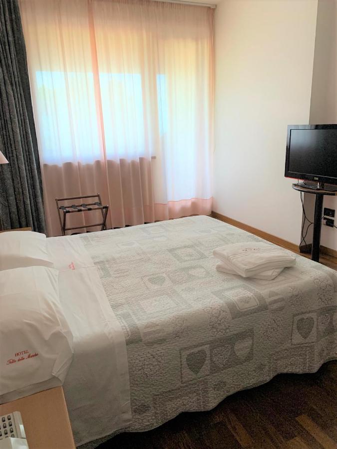 Hotel Tetto Delle Marche - Ristorante Dei Conti Cingoli Bagian luar foto
