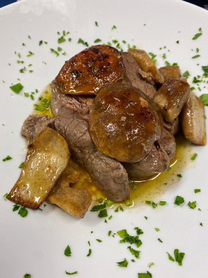 Hotel Tetto Delle Marche - Ristorante Dei Conti Cingoli Bagian luar foto