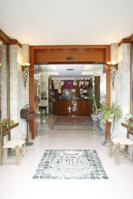 Hotel Tetto Delle Marche - Ristorante Dei Conti Cingoli Bagian luar foto