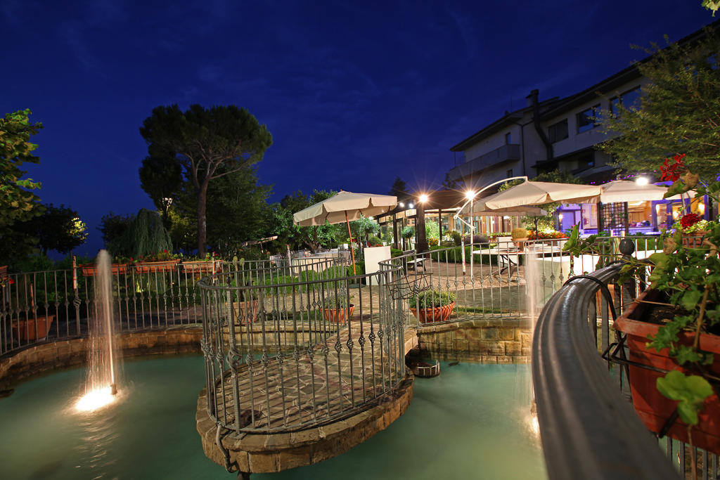 Hotel Tetto Delle Marche - Ristorante Dei Conti Cingoli Bagian luar foto